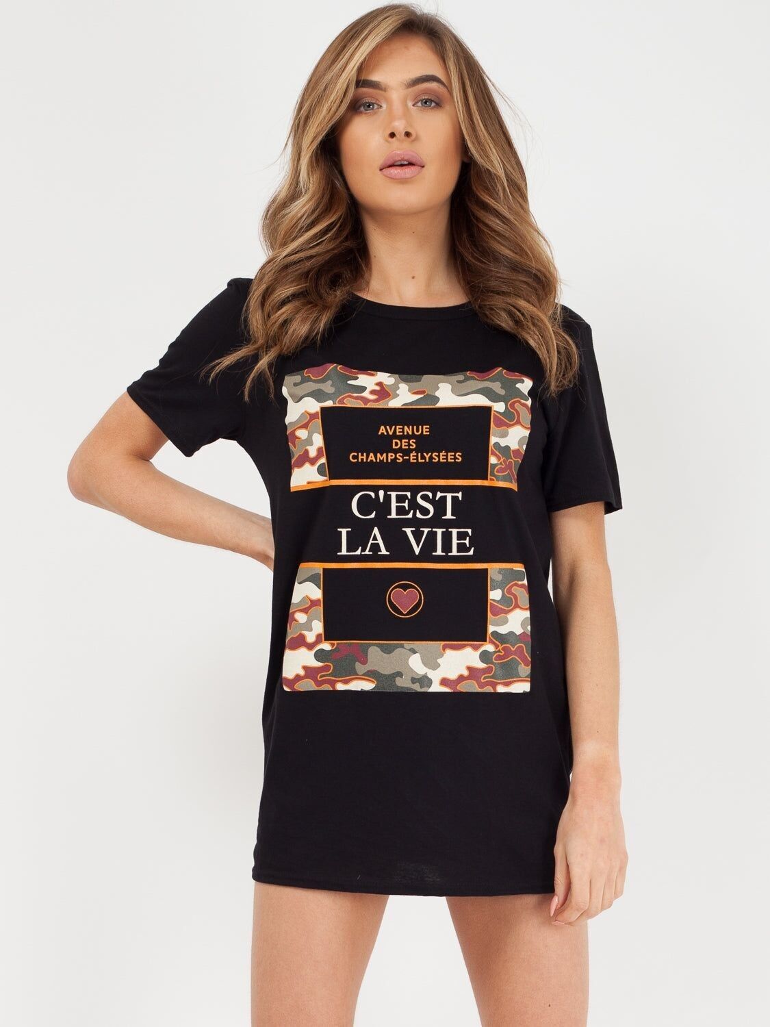 T-shirt con stampa dello slogan C'est La Vie