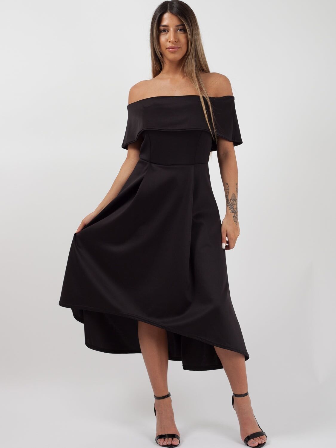 Abito Bardot plissettato con orlo asimmetrico