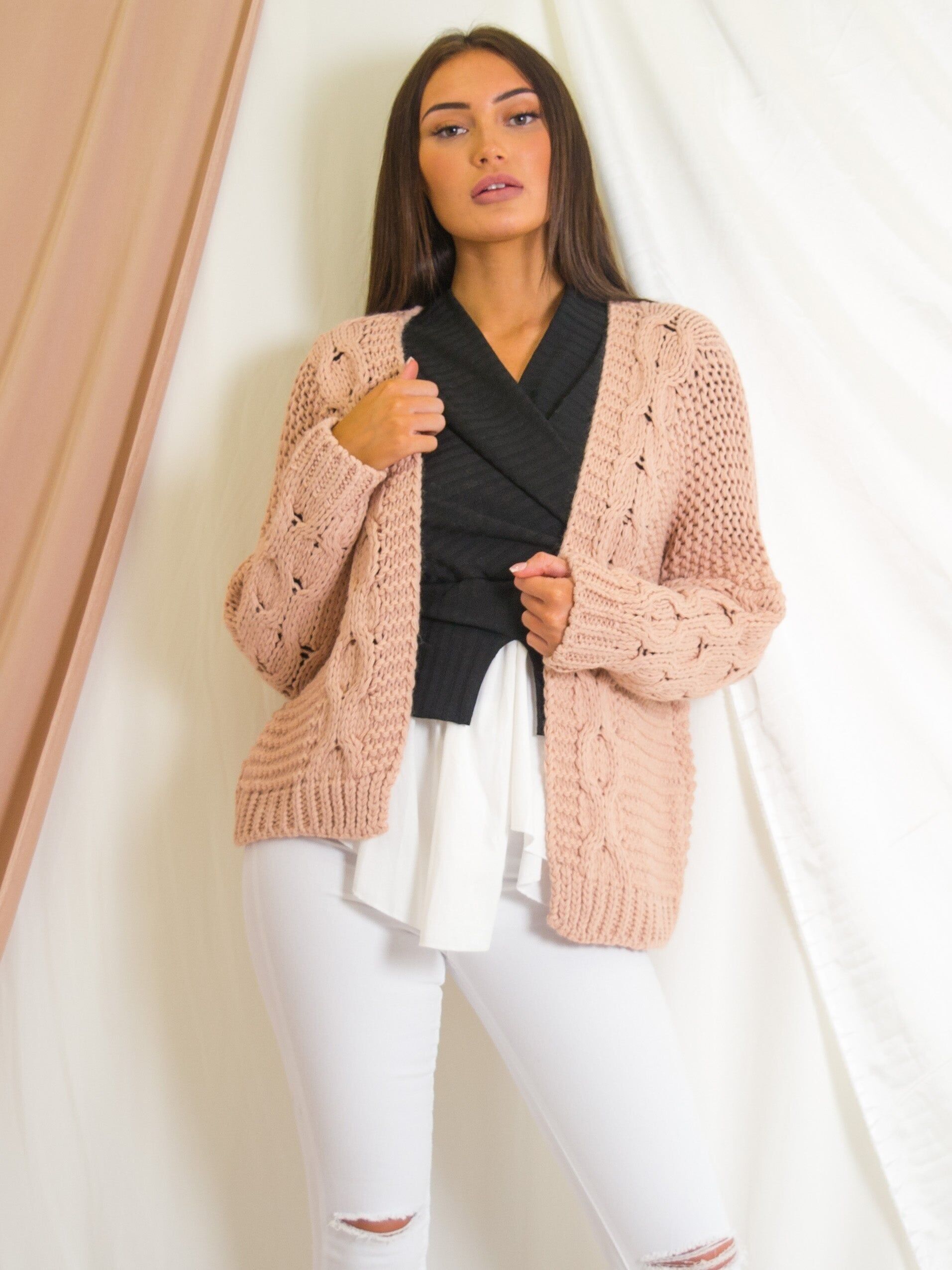 Strickjacke mit Zopfmuster