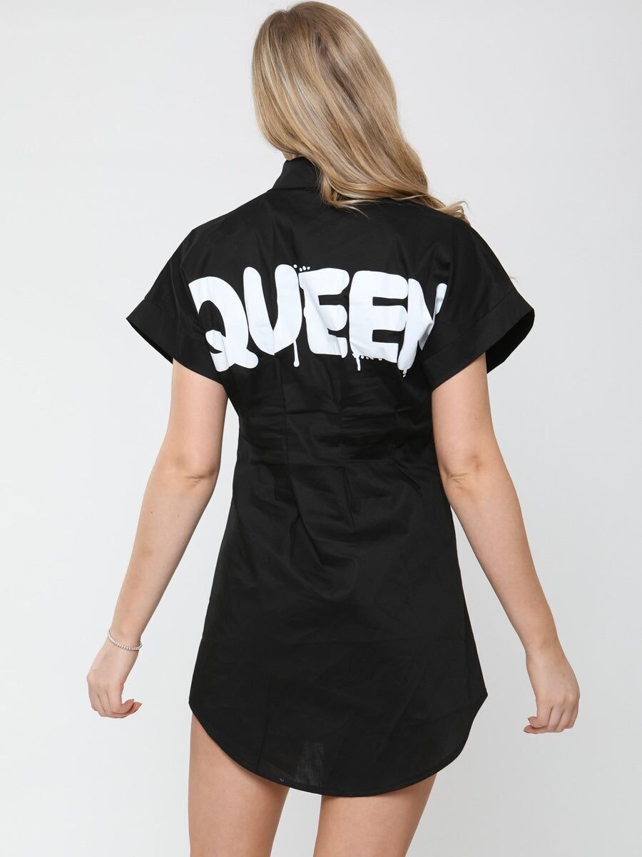 Abito camicia con bottoni e stampa slogan Queen