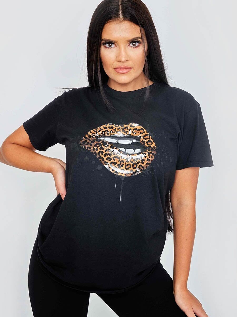 T-shirt stampata con grafica leopardata