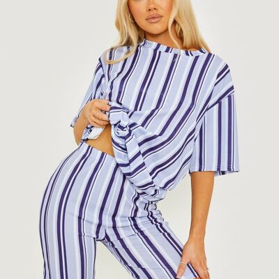 Conjunto de top y pantalones cortos oversize acanalados a rayas