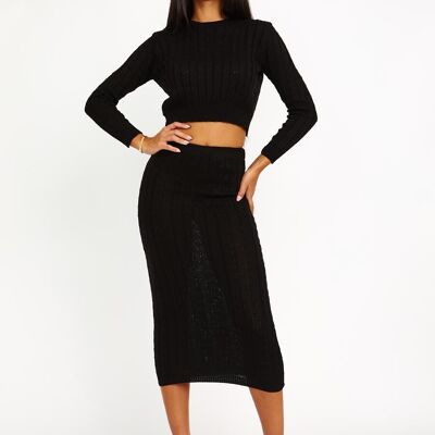 Top corto in maglia a trecce e gonna lunga coordinata