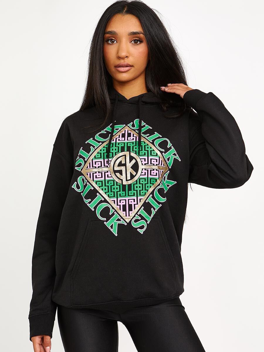 Felpa con cappuccio con stampa grafica elegante