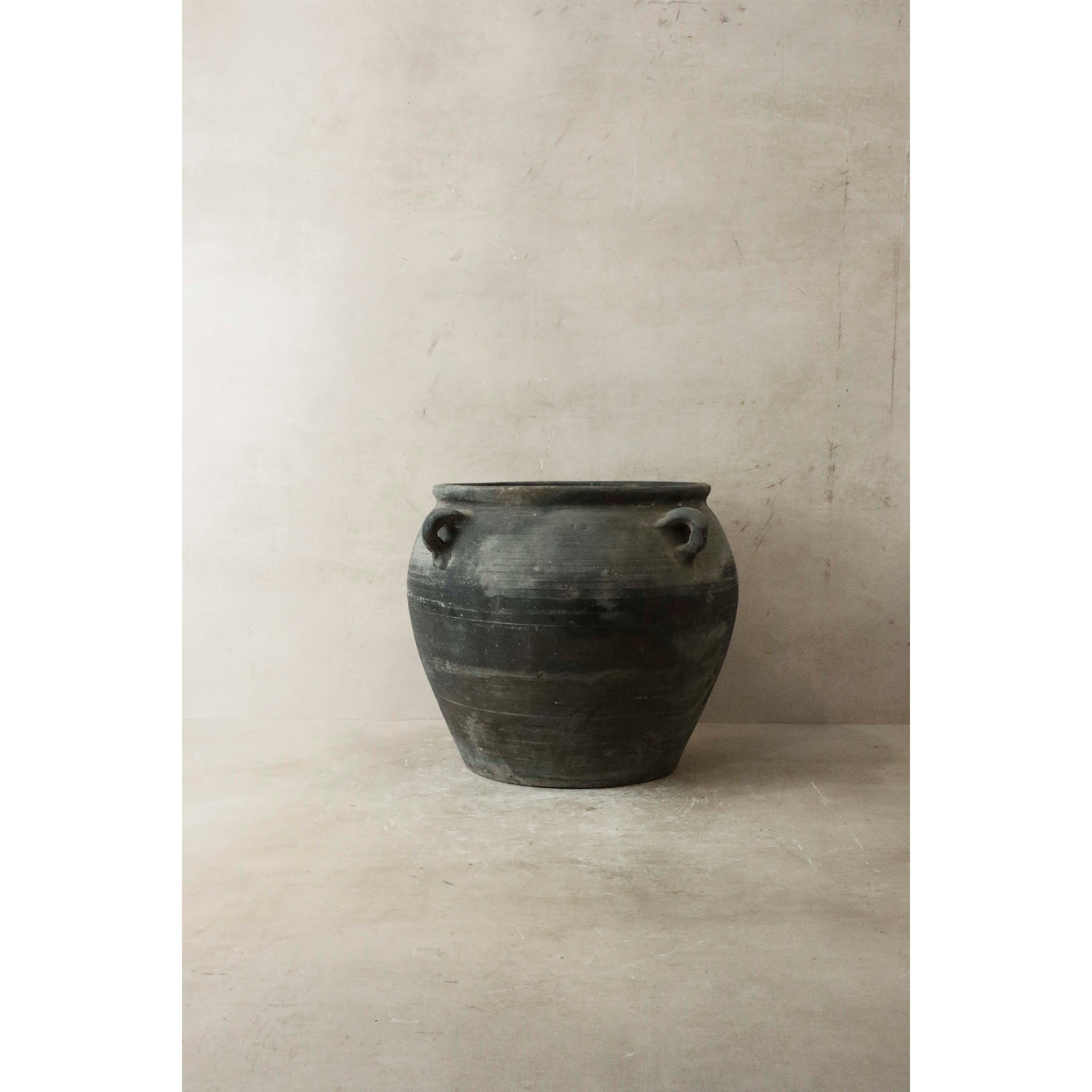 Pot foncé vintage avec oreilles - E4.17 X P.