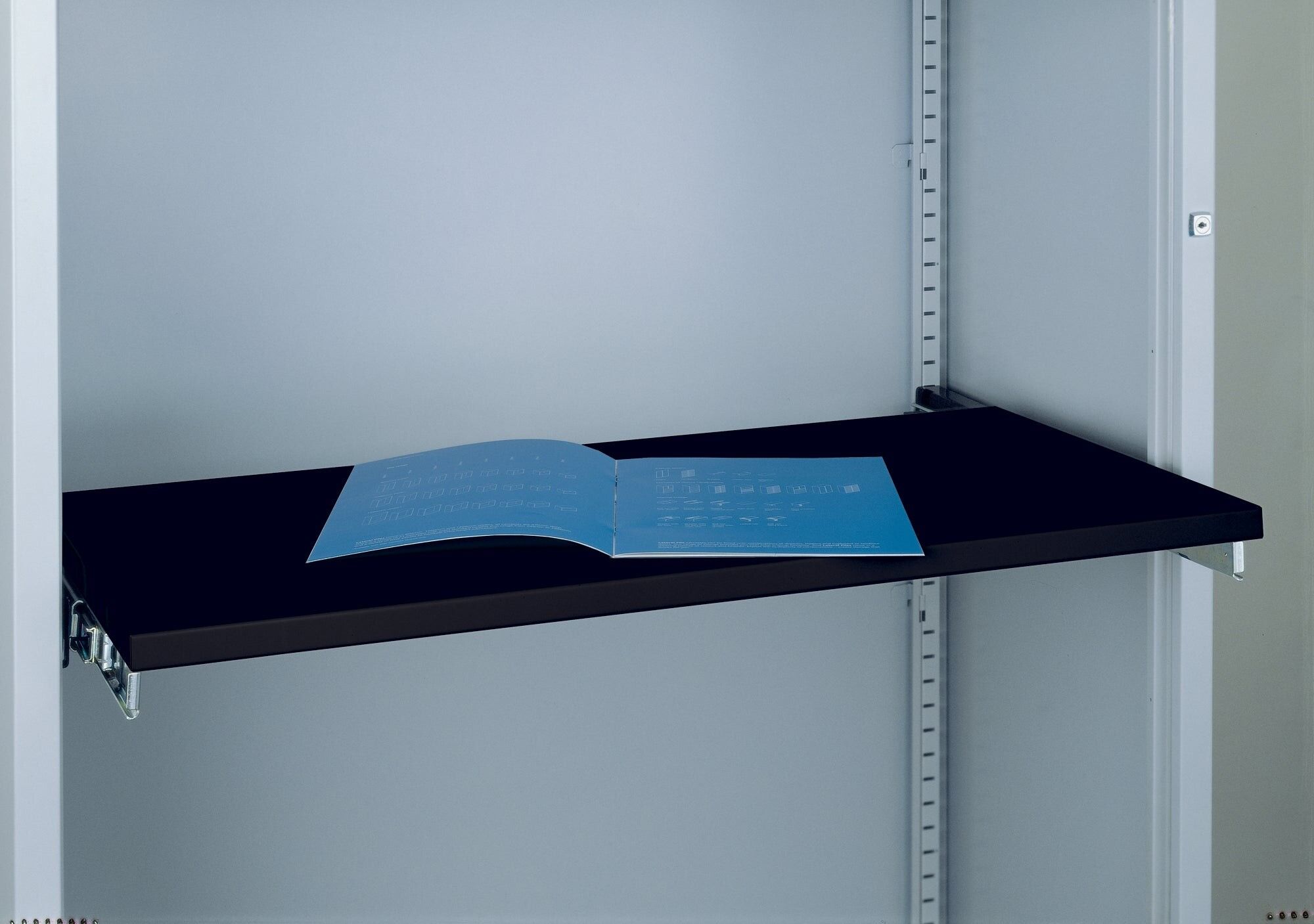 Ausrollbares Referenzregal Qube von Bisley