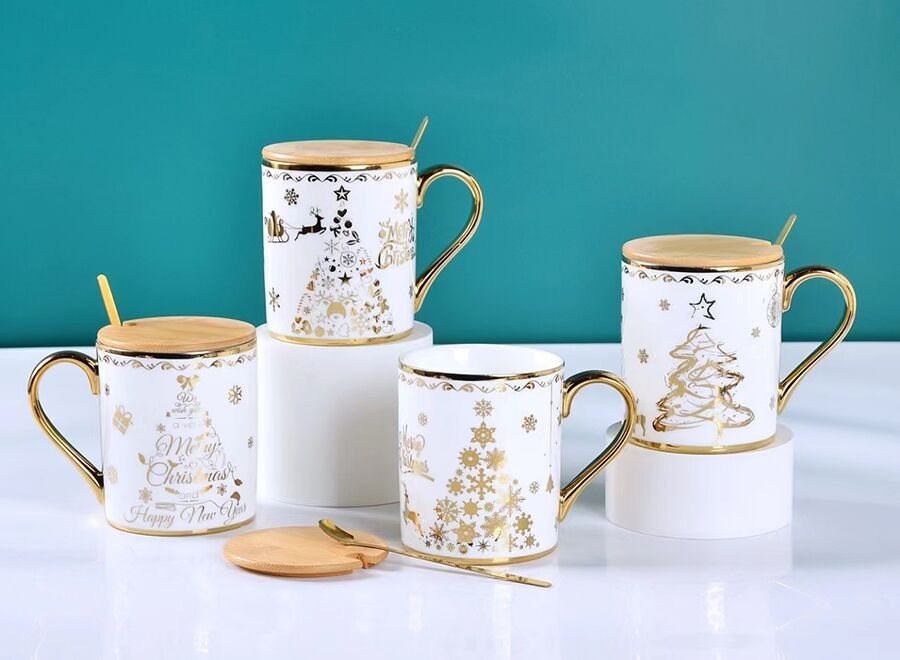 Tasse aus Keramik in weißer Weihnachtsfarbe mit goldenen Motiven, Bambusdeckel und 4 Motiven.LM-822