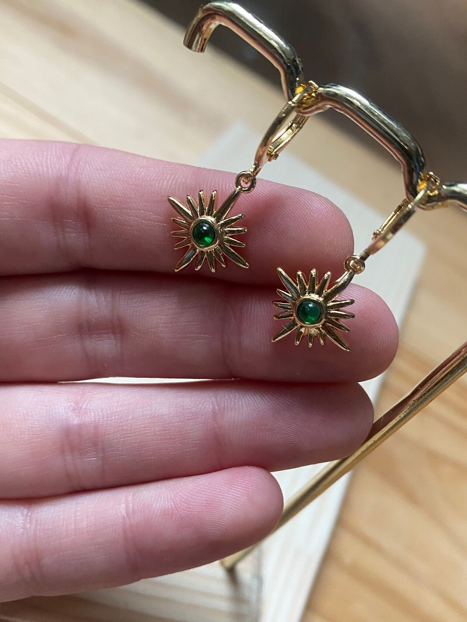 Goldene Sonnenohrringe