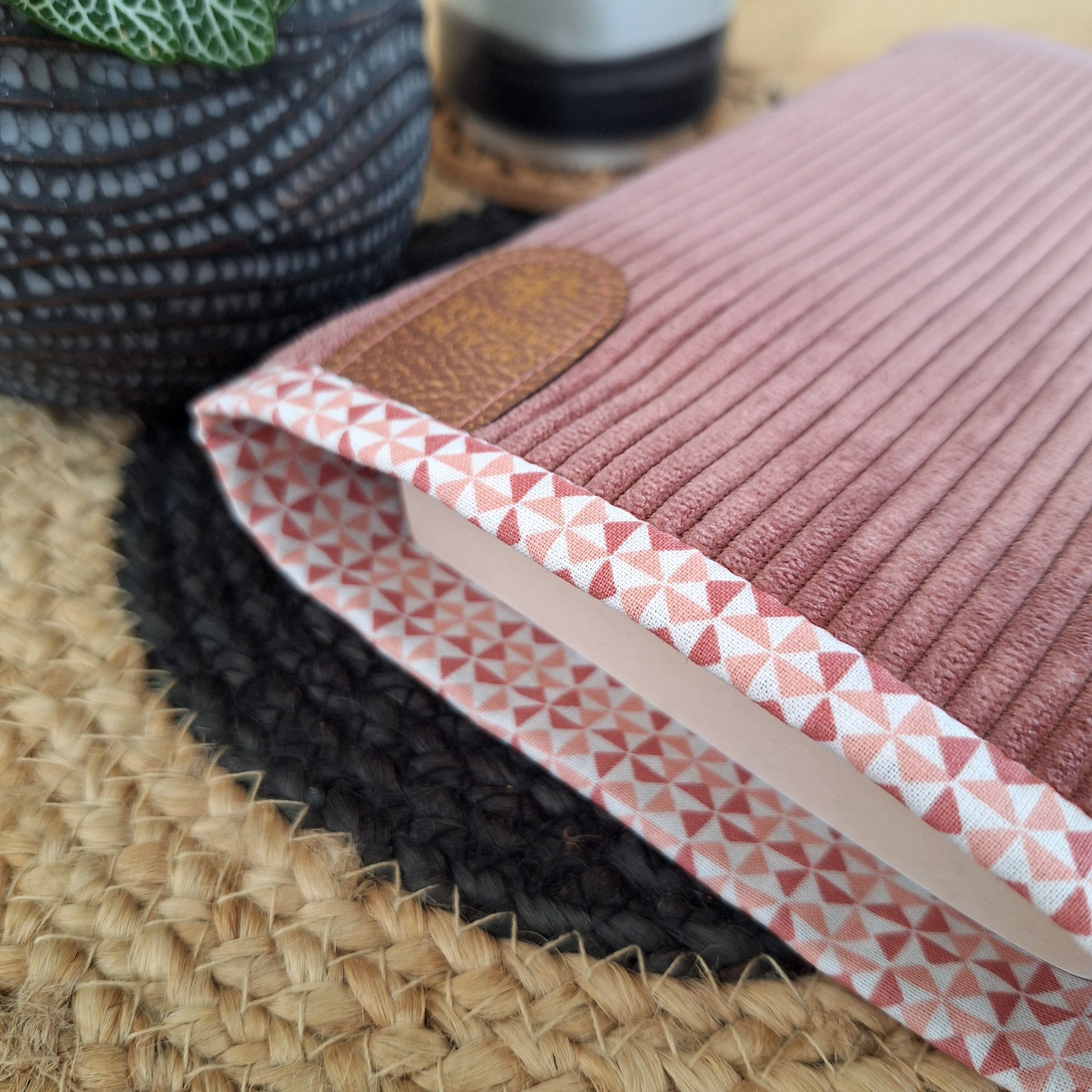 Semplice pochette per libri in tessuto VELLUTO - ROSA