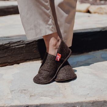 Chaussons unisexes en laine au toucher doux, avec semelle en caoutchouc, chaussons idéaux pour leur grand confort. Fabriqué à la main dans l'UE. Pieds de loup Opplav.(Semelle marron-marron). 2