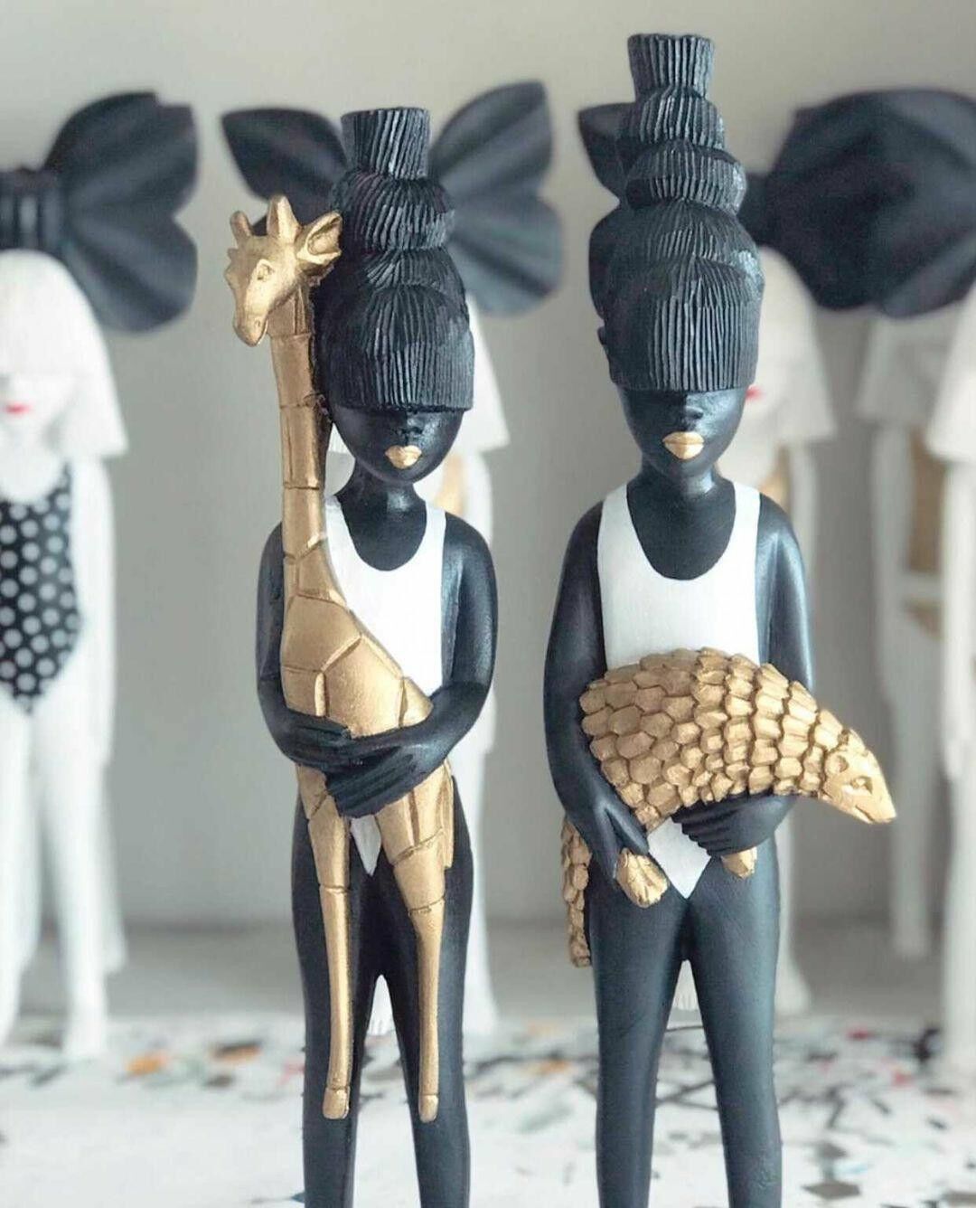 NOUSH DOLLS - Fille avec Pangolin