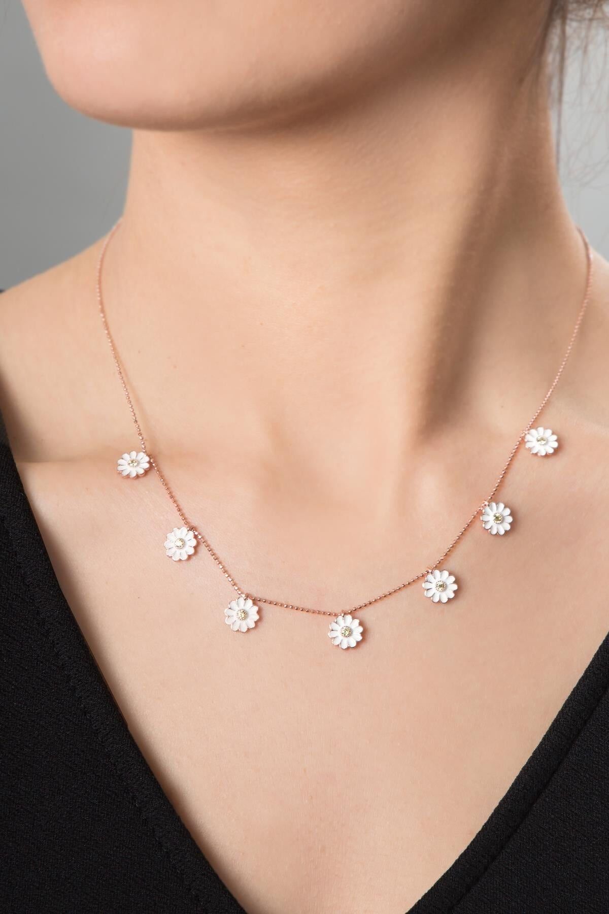 COLLANA CON CHARM MARGHERITA