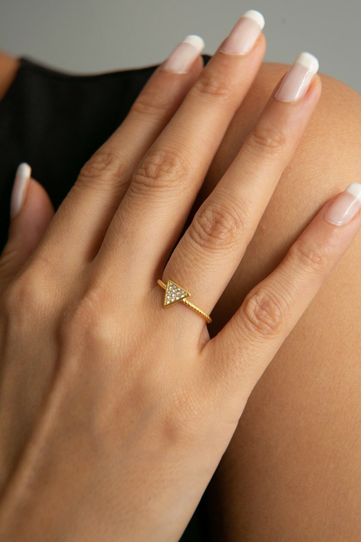 ANELLO TRIANGOLO INTRECCIATO