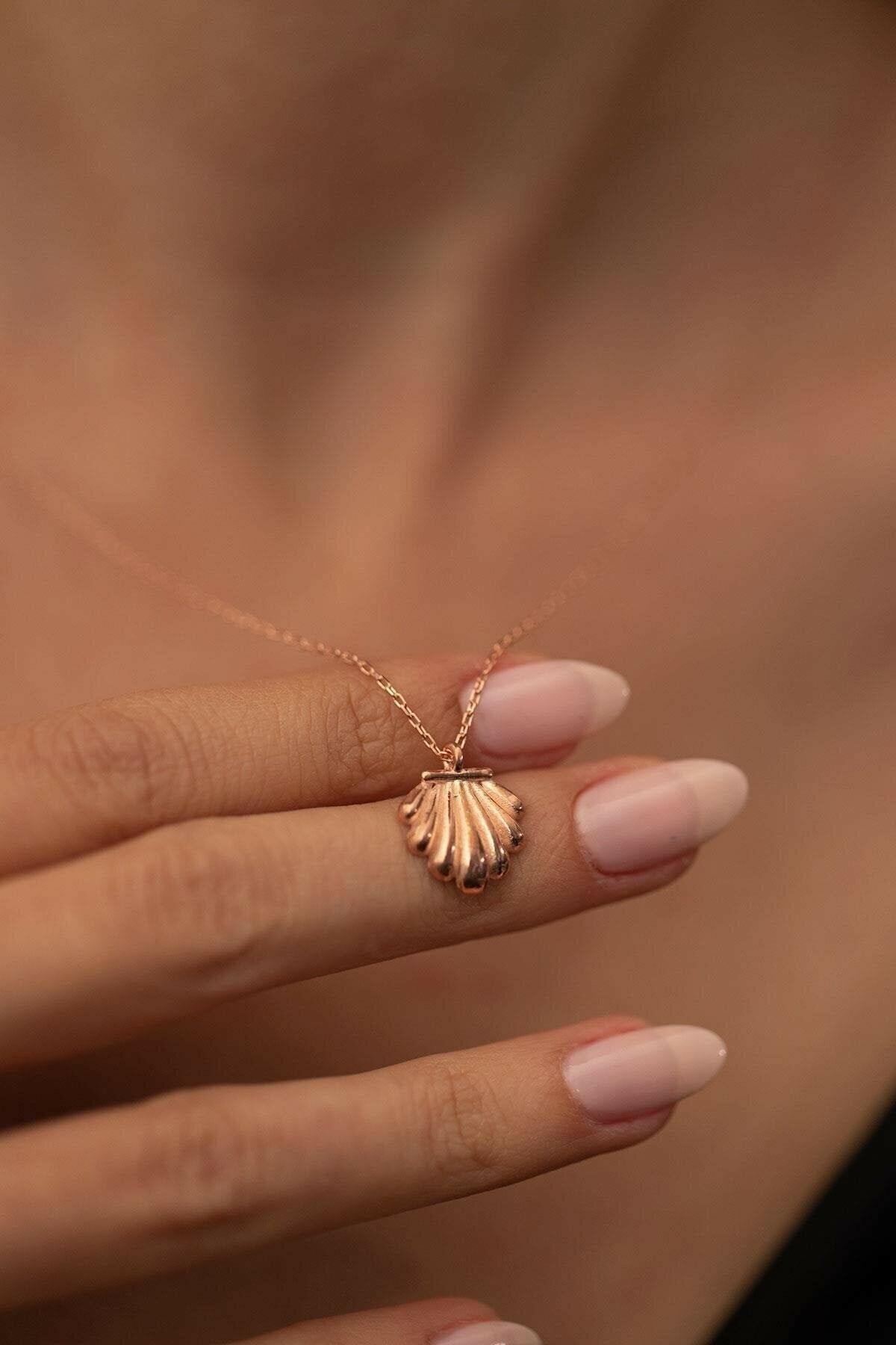 COLLANA CON CONCHIGLIA