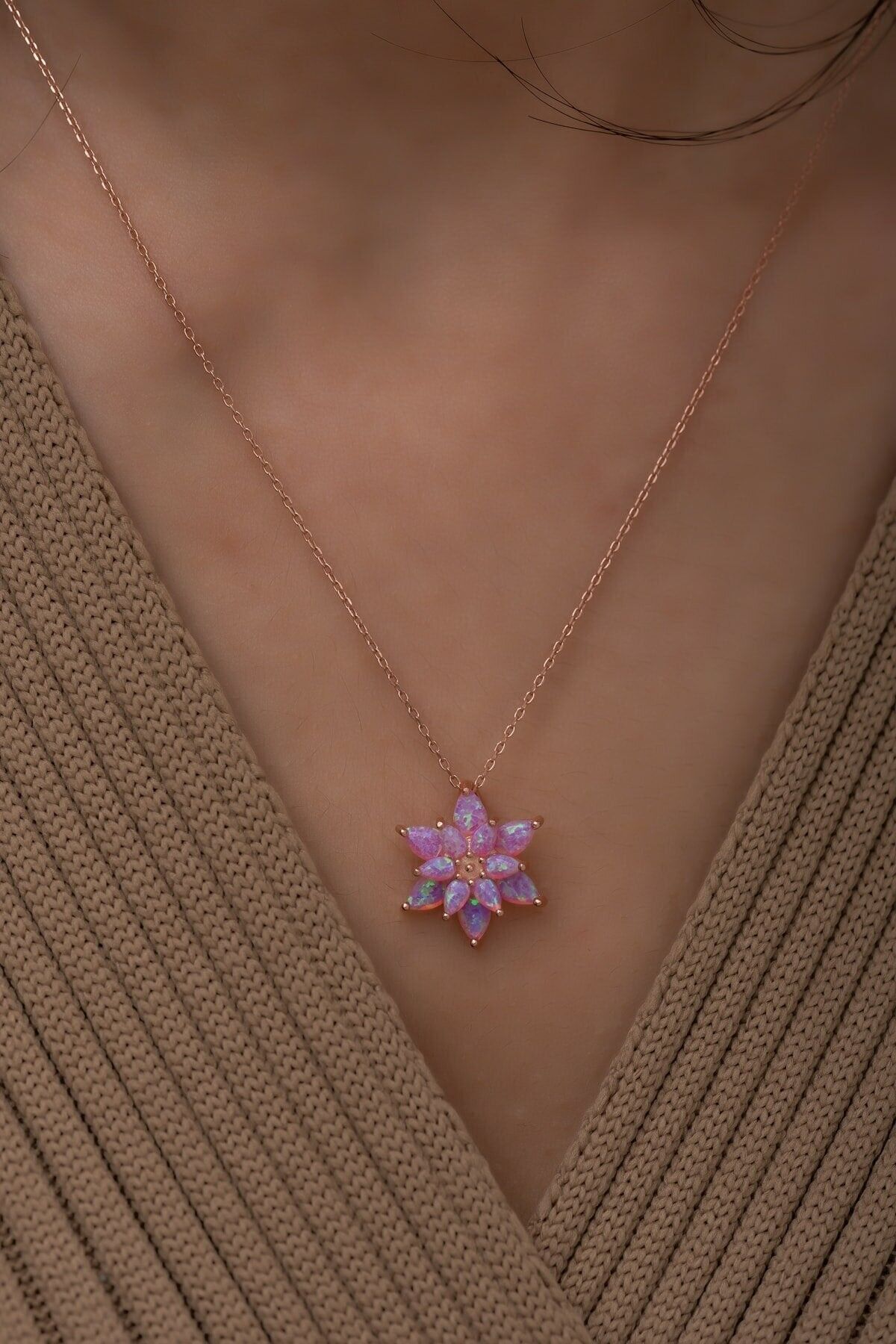 COLLANA CON ROSA DI FIORI DI CAMPO