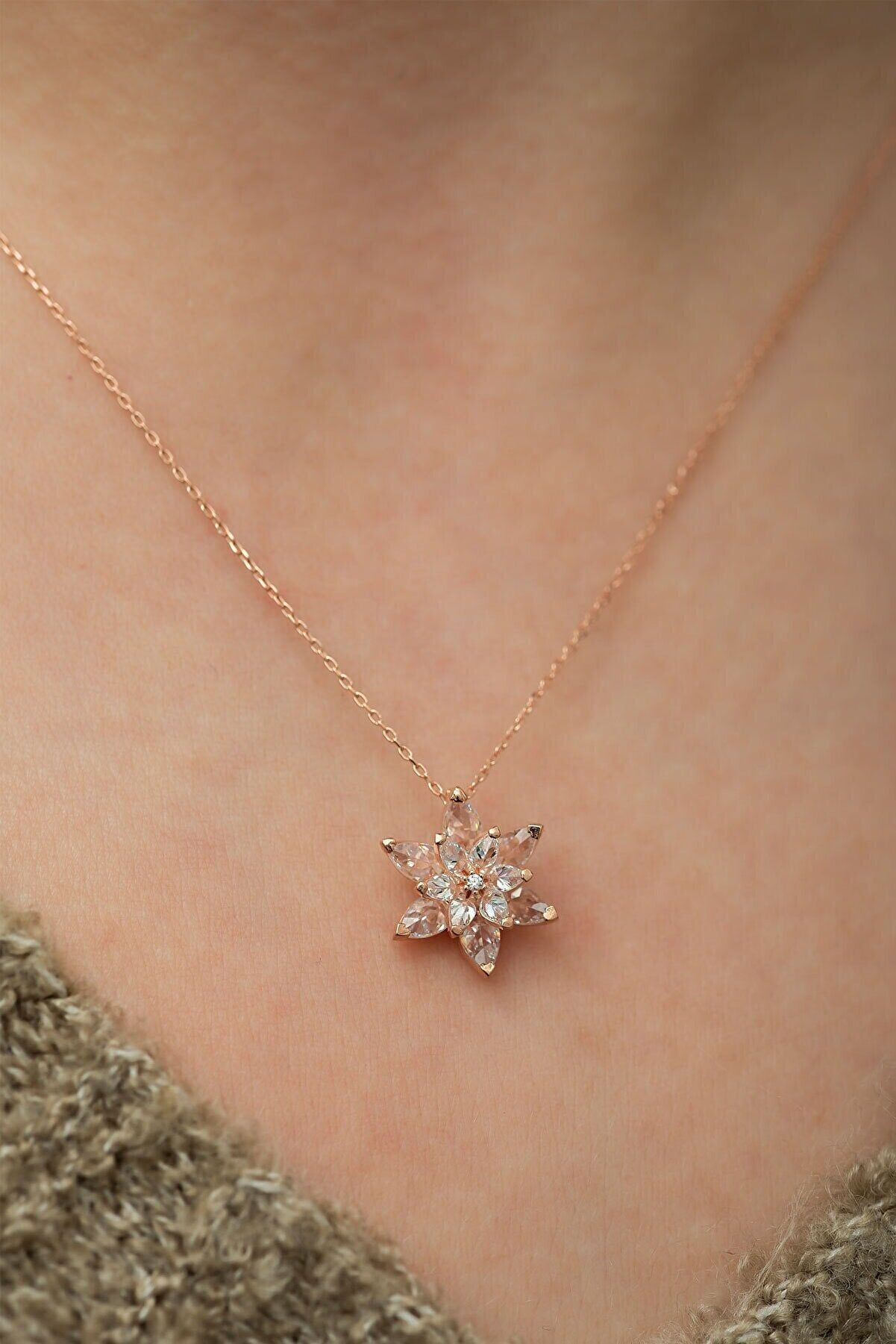 COLLANA CON GOCCE DI NEVE