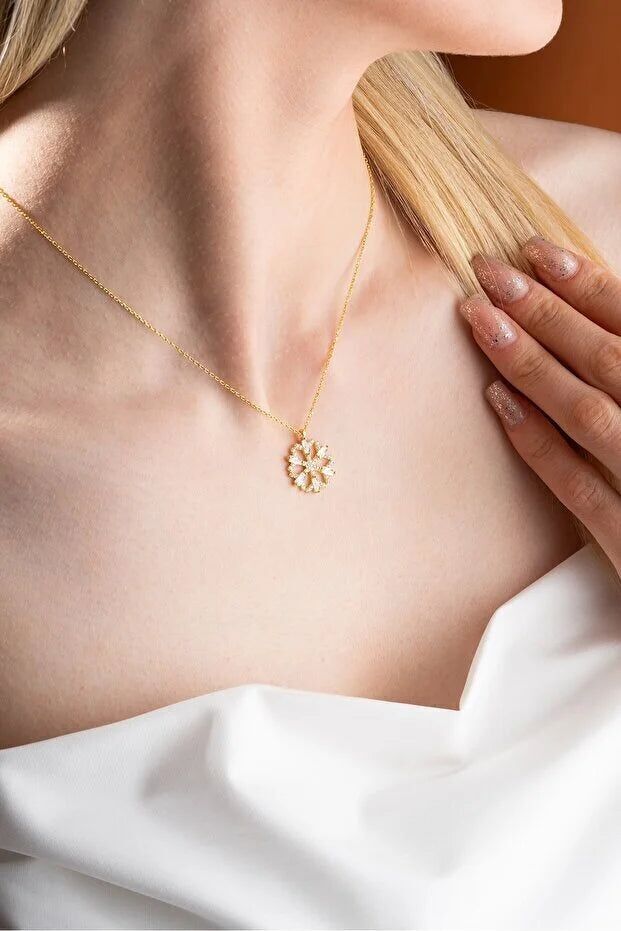DIAMOND SNOWFLAKE HALSKETTE