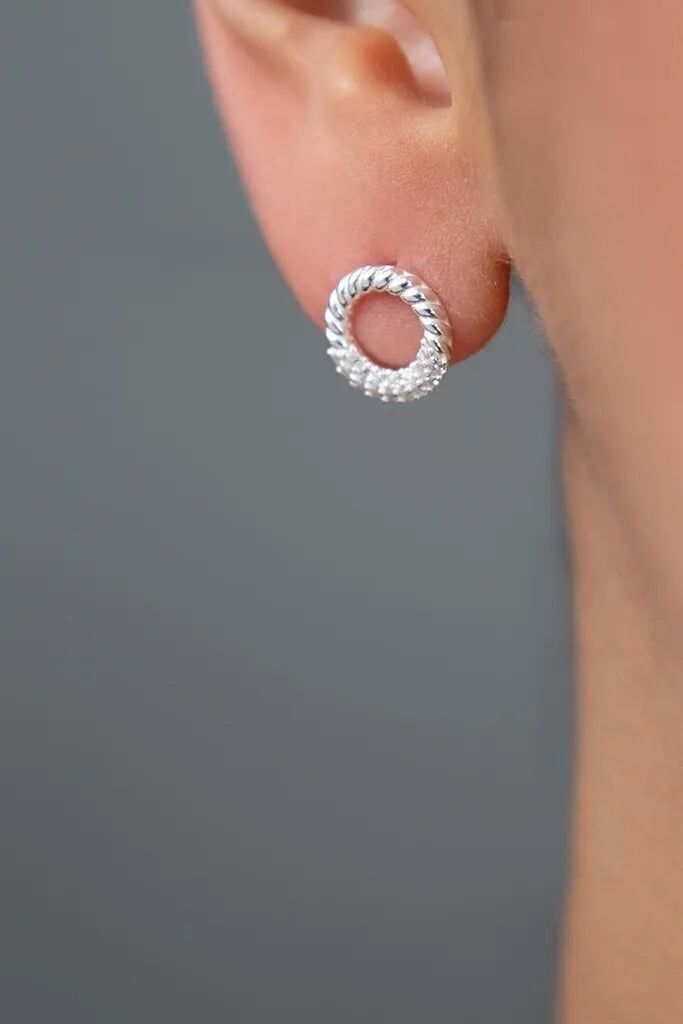 ORECCHINI CON BORCHIE A CORONA