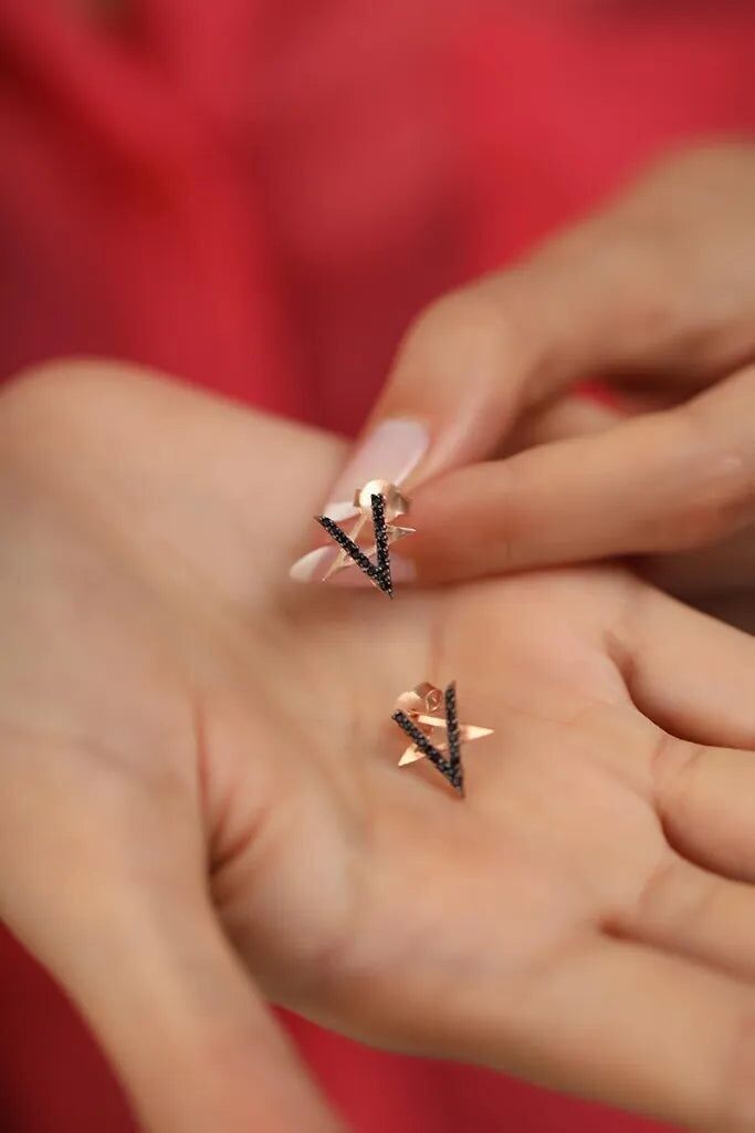 ORECCHINI A STELLA NERA