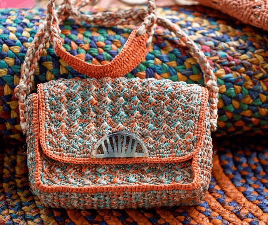 Julie-Handtasche aus korallenrotem und türkisfarbenem Bast