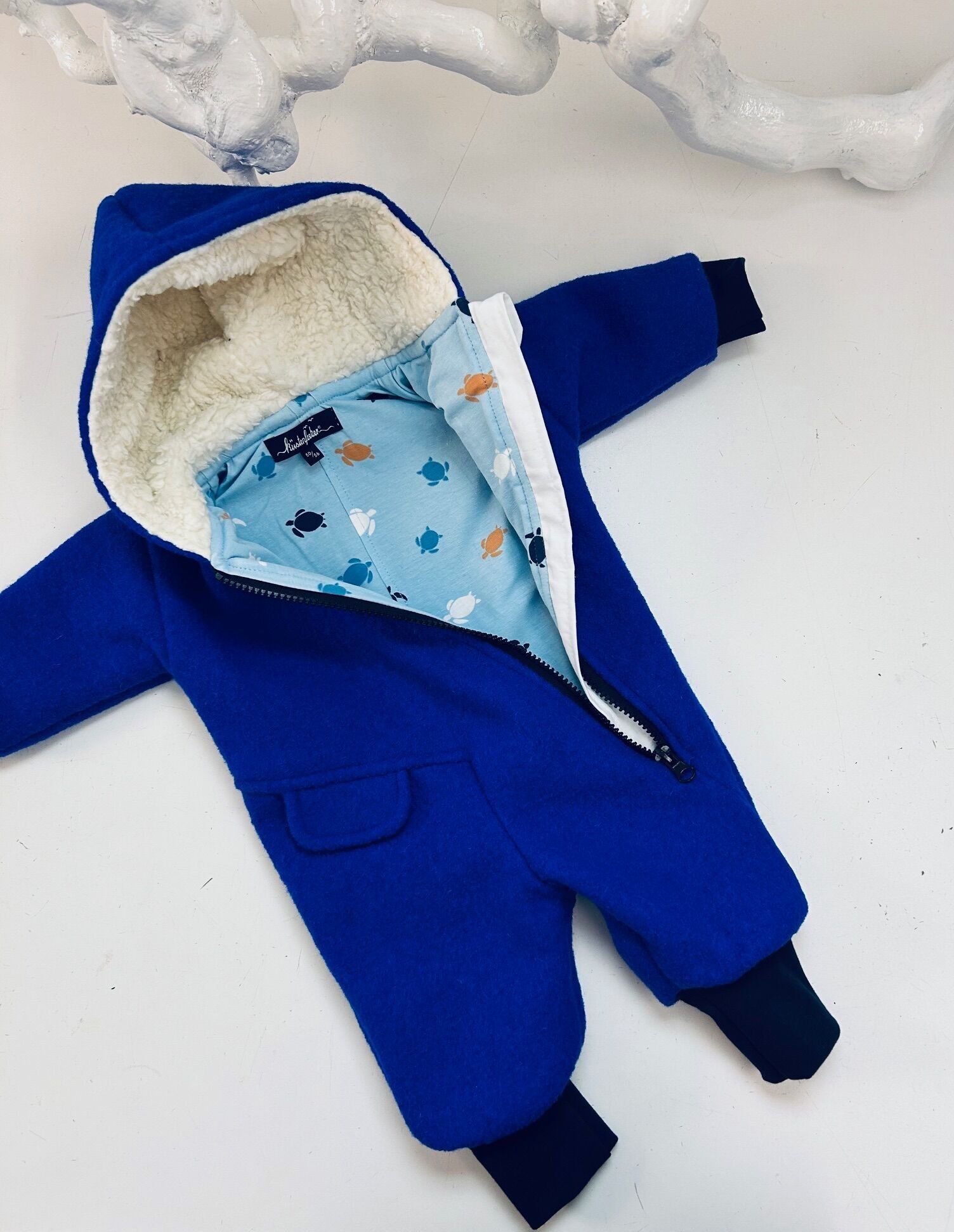 Traje de ballena para bebés y niños pequeños (50/56 a 86/92): mono cálido de ballena con capucha de pelo de peluche en azul