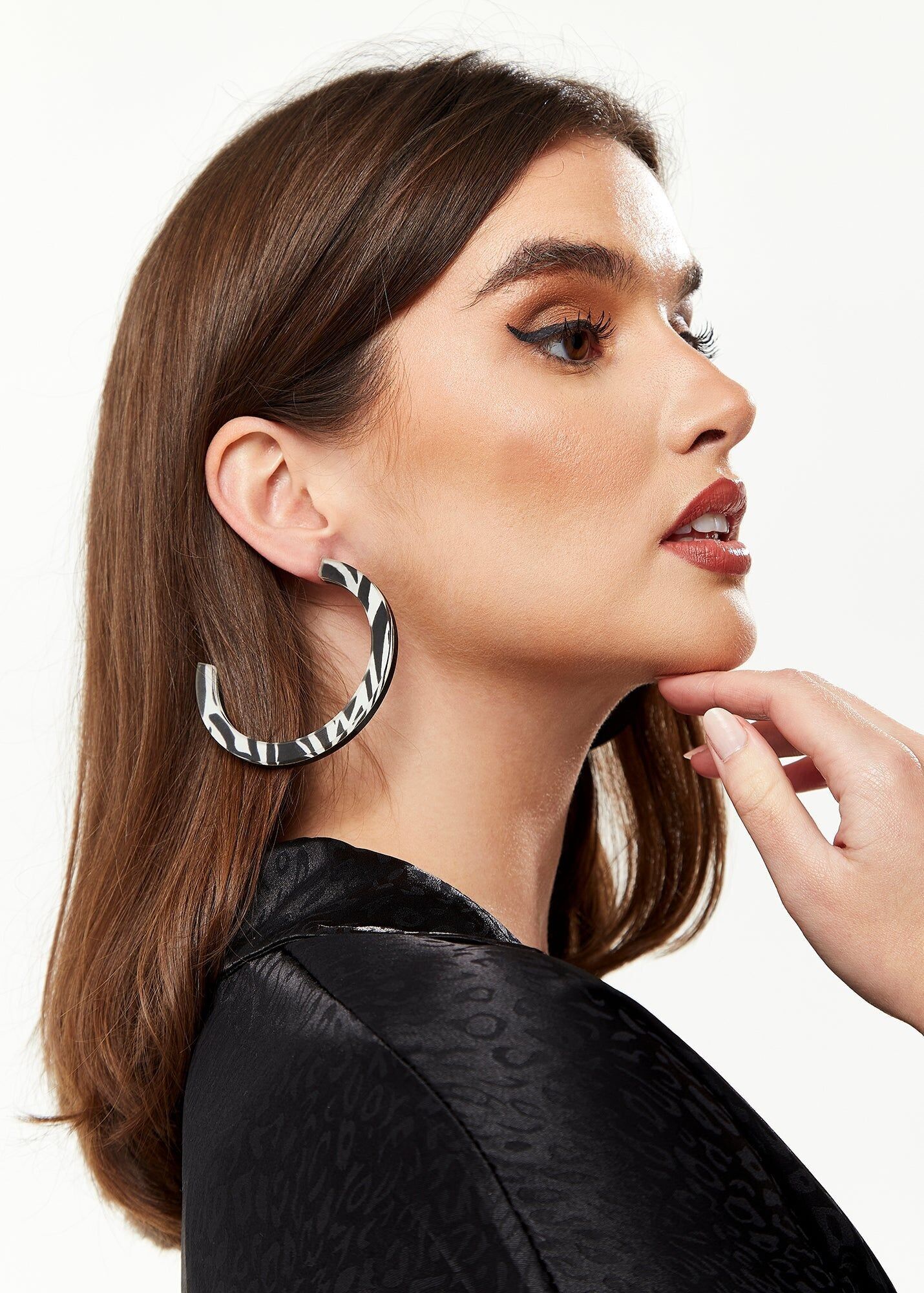 Divine Grace grandi orecchini a cerchio zebrati con madreperla