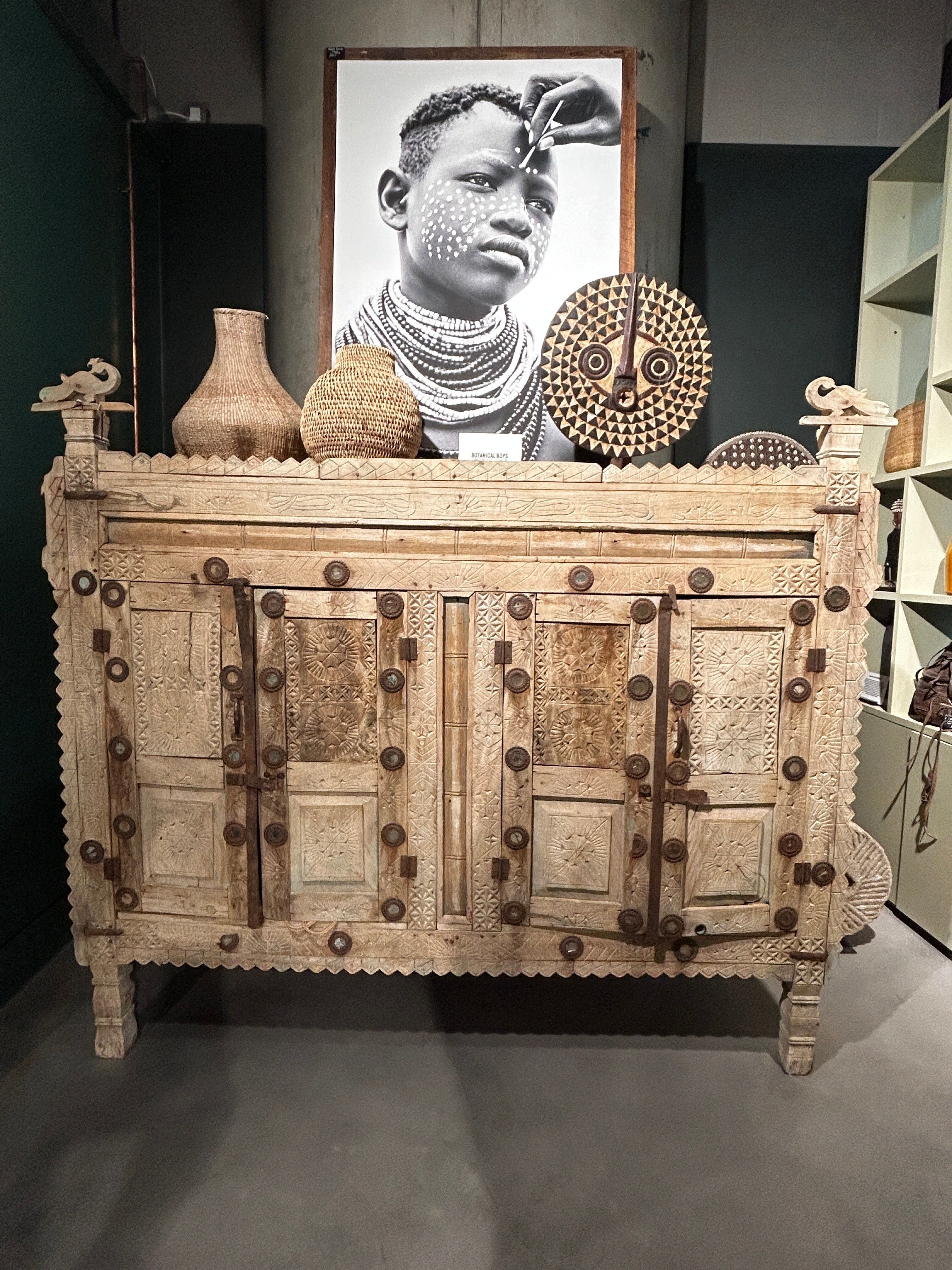 Baúl de ajuar vintage del siglo XIX