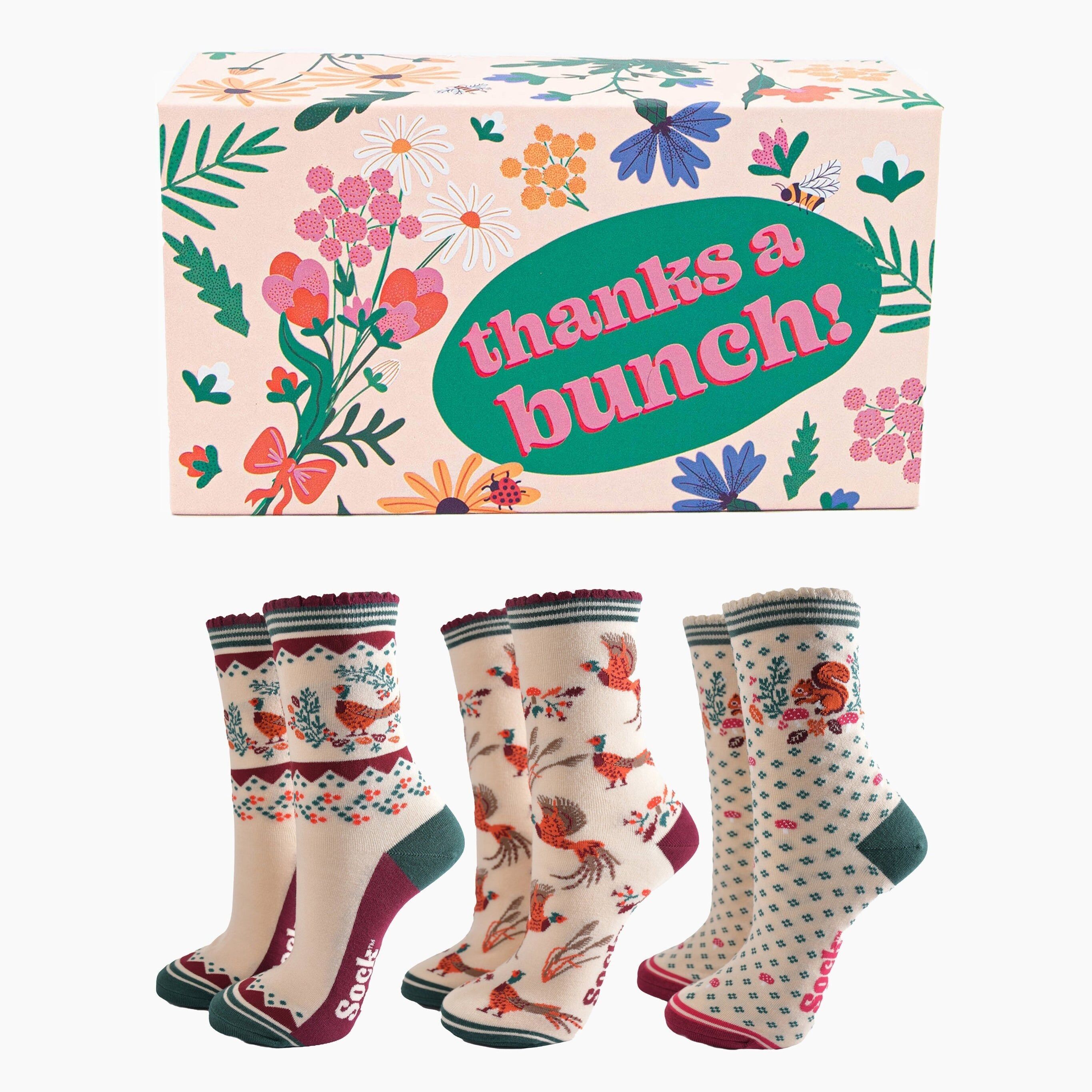 Geschenkbox mit Bambussocken für Damen – Creme/Burgunderrot, Waldfasan und Eichhörnchen