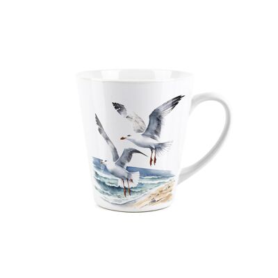Taza de café con leche pequeña con diseño de gaviotas en la costa