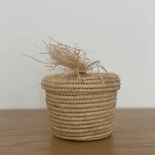 Boîte de rangement en raphia - Organisateur naturel tissé à la main avec couvercle