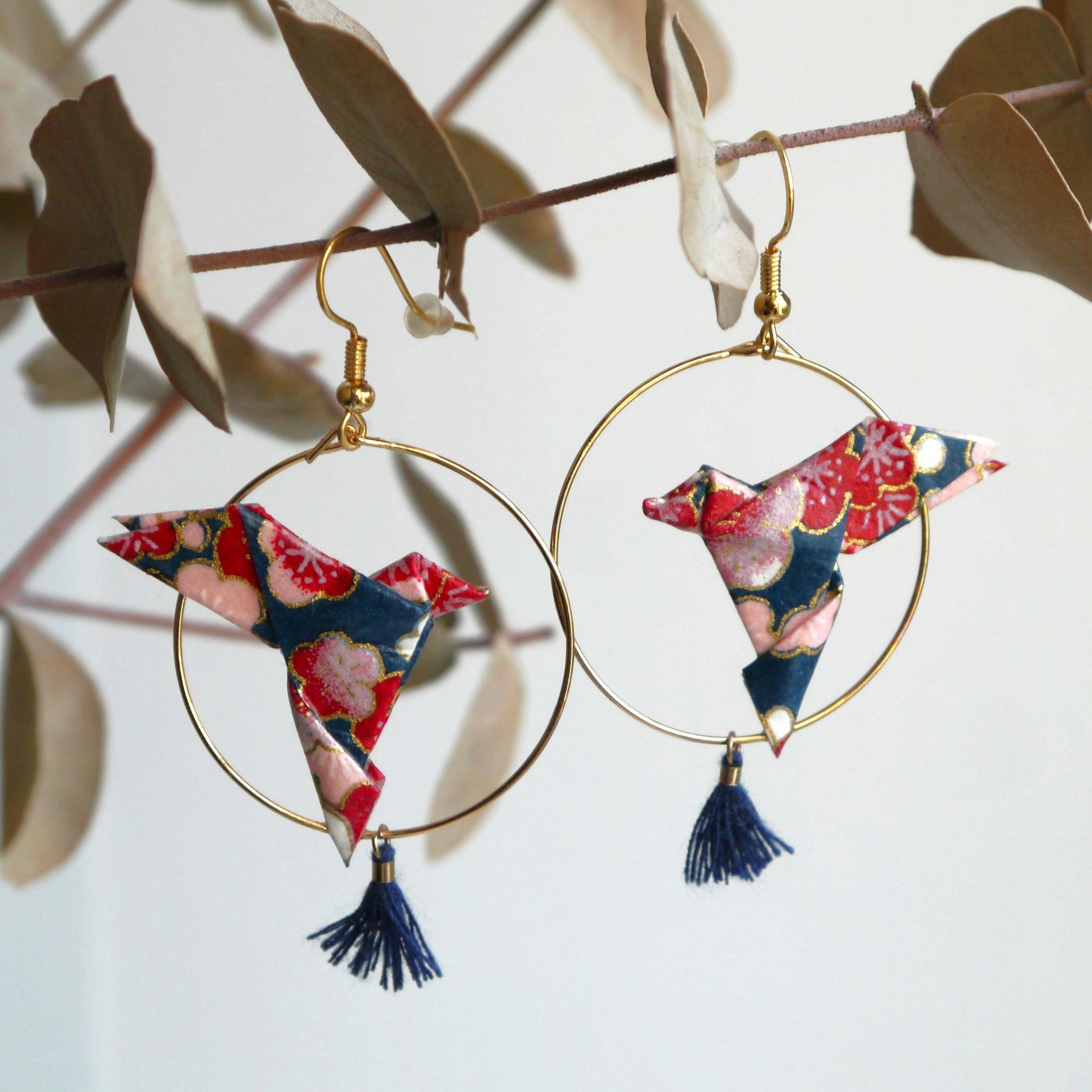 Orecchini a cerchio origami - Colombe di prugna e pompon