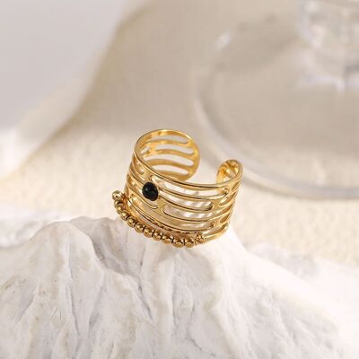 Anello Dorato A Linee Ampie Con Pietra Nera E Perle Dorate