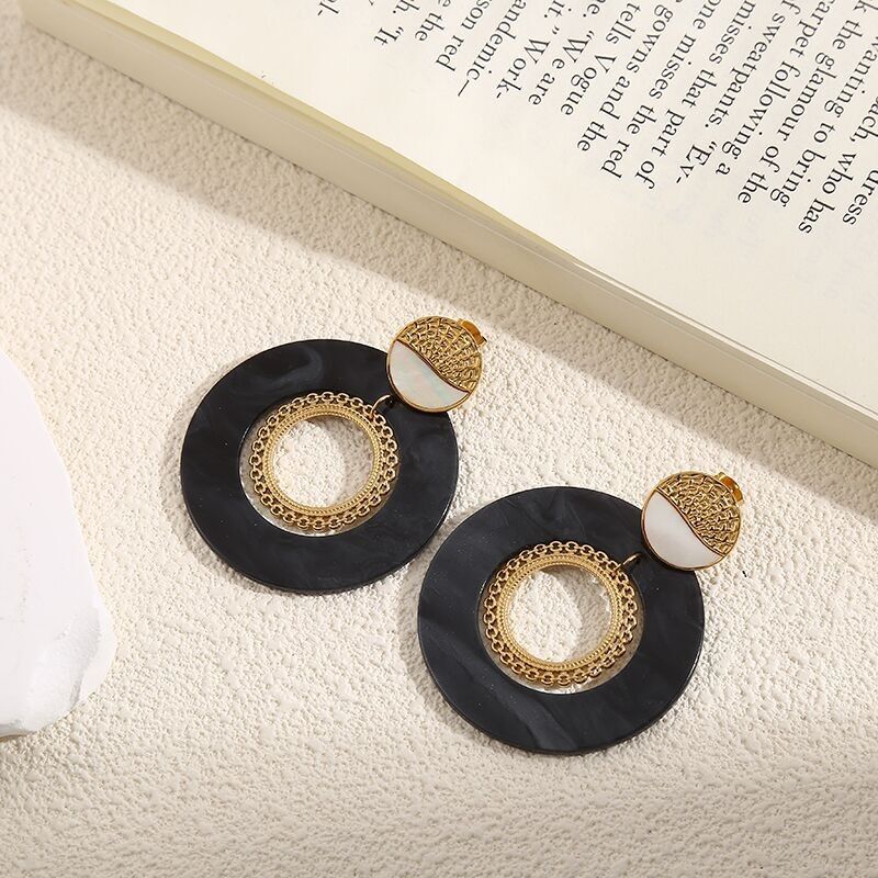 Goldschwarze Scheibenohrringe mit Creolen