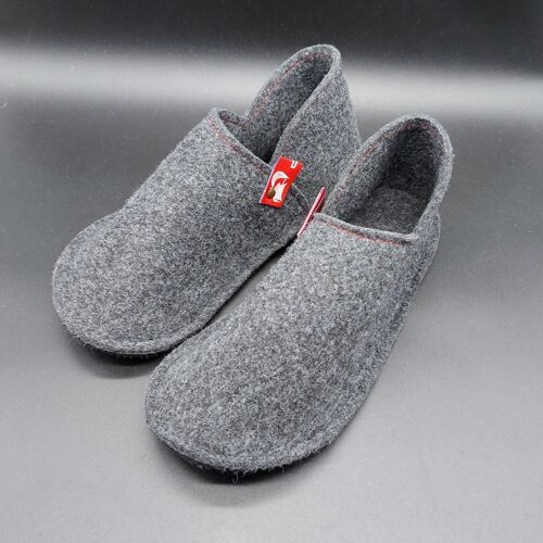 Unisex Felt slippers with a wool touch, with rubber sole, 100% vegan. Handcrafted in the EU. Opplav wolffeet no wool.(Dark grey-Black sole)