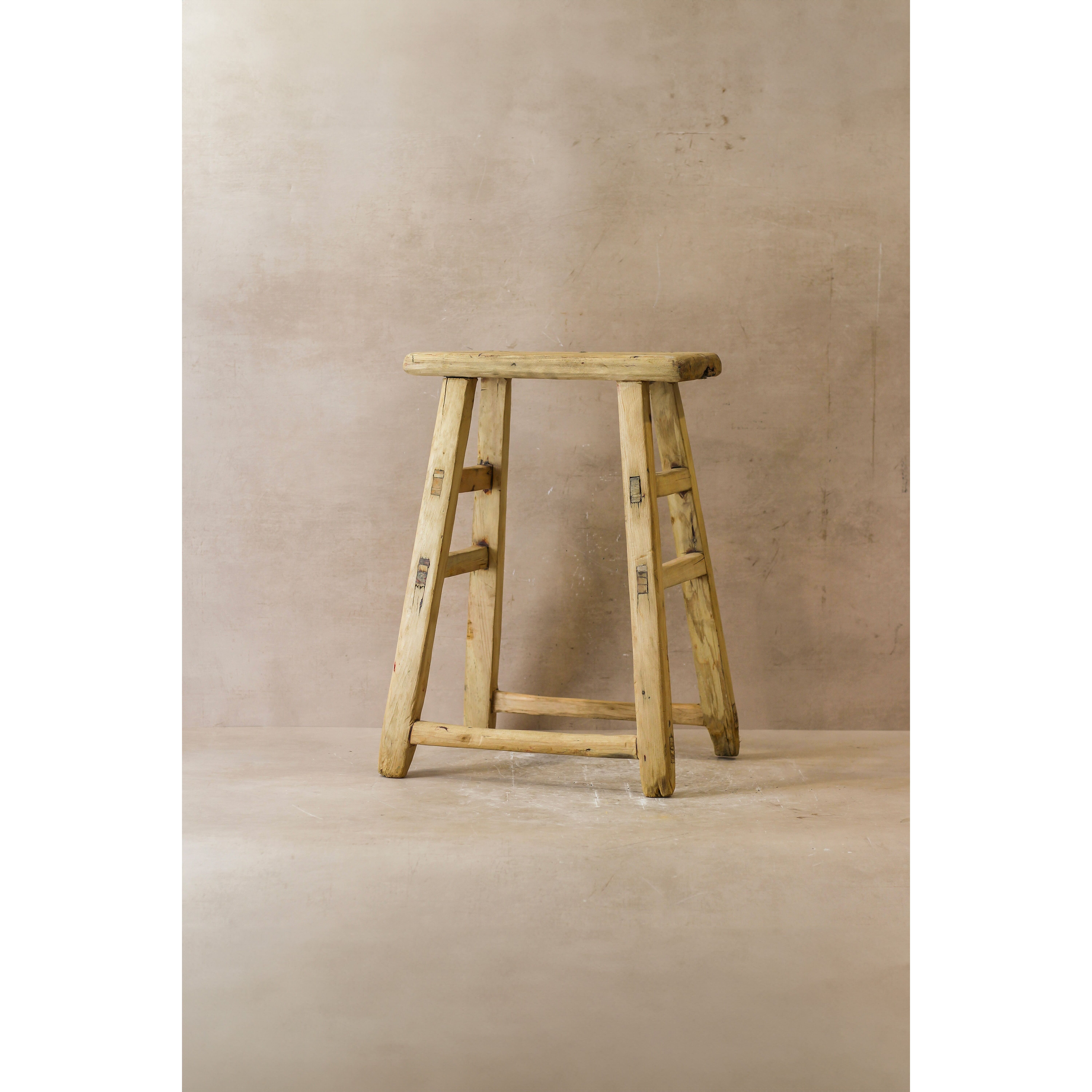 Rustikaler Vintage-Hocker aus Ulmenholz - Mittelgroß - Nr. 46