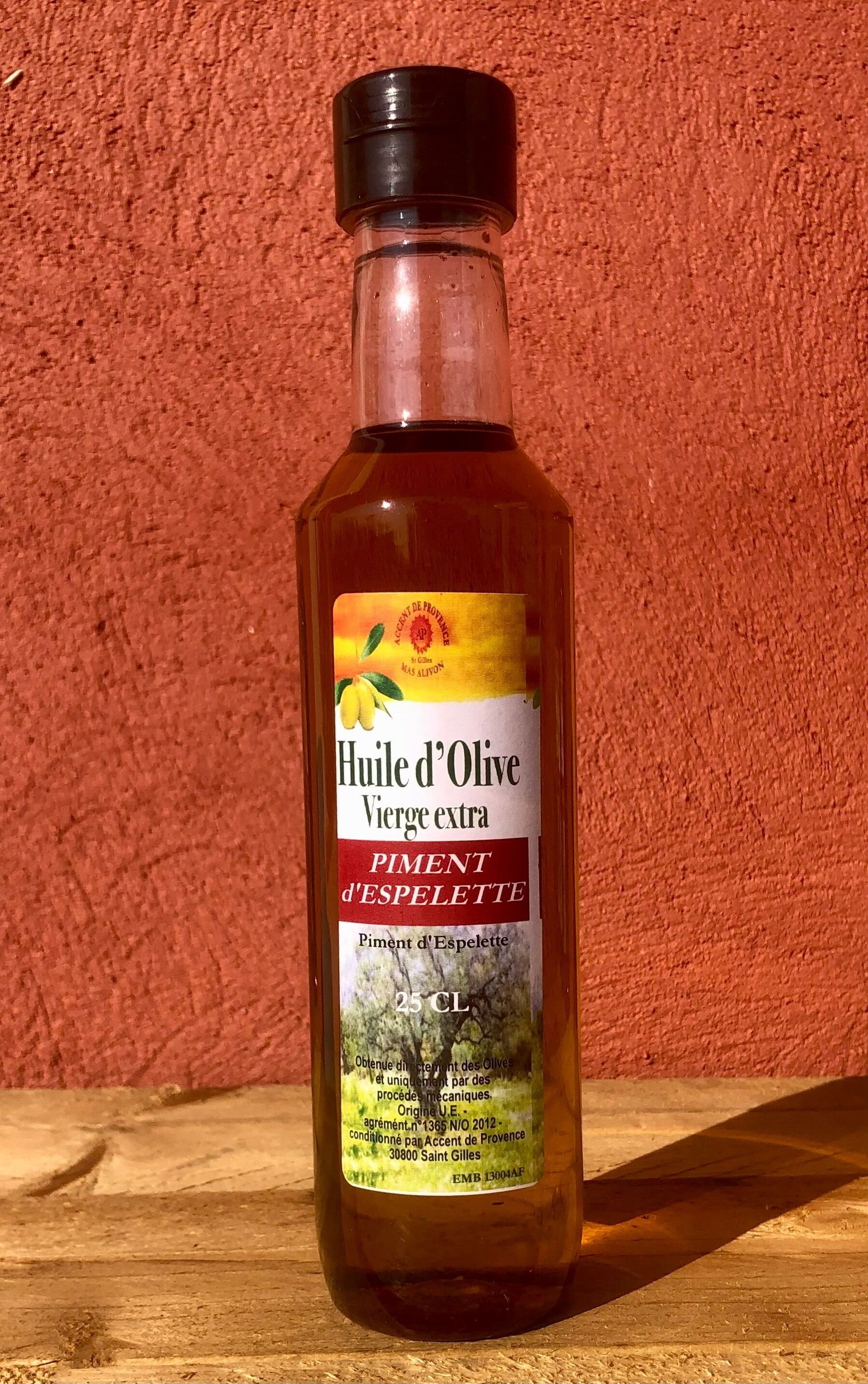 Olio d'oliva al peperoncino Espelette da 25 CL in una bottiglia leggera e infrangibile