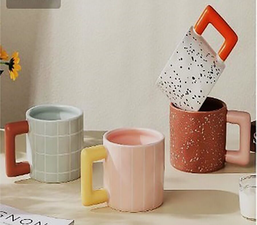 Ceramic mug with modern style in 4 color combinations. Capacity: 400ml LM-639