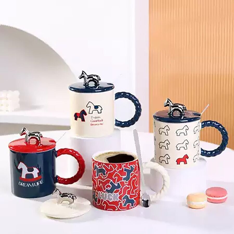 "¿Taza de cerámica "PERRO" con tapa y cuchara en 4 diseños.Capacidad: 380 ml LM-647