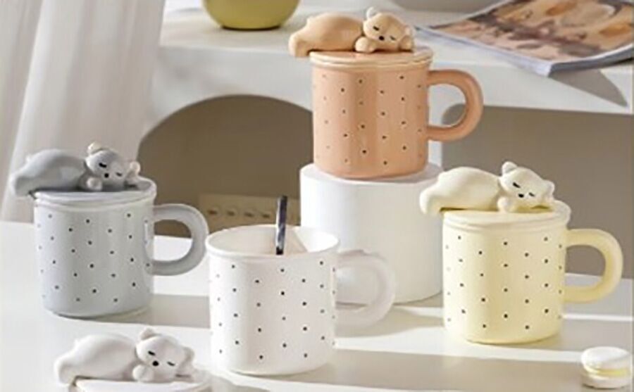 "¿Taza de cerámica "OSO" con tapa y cuchara en 4 colores.LM-648