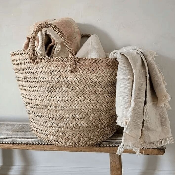 Großer, gewebter Seegraskorb mit Griffen | Wäschekorb mit Blumenmuster