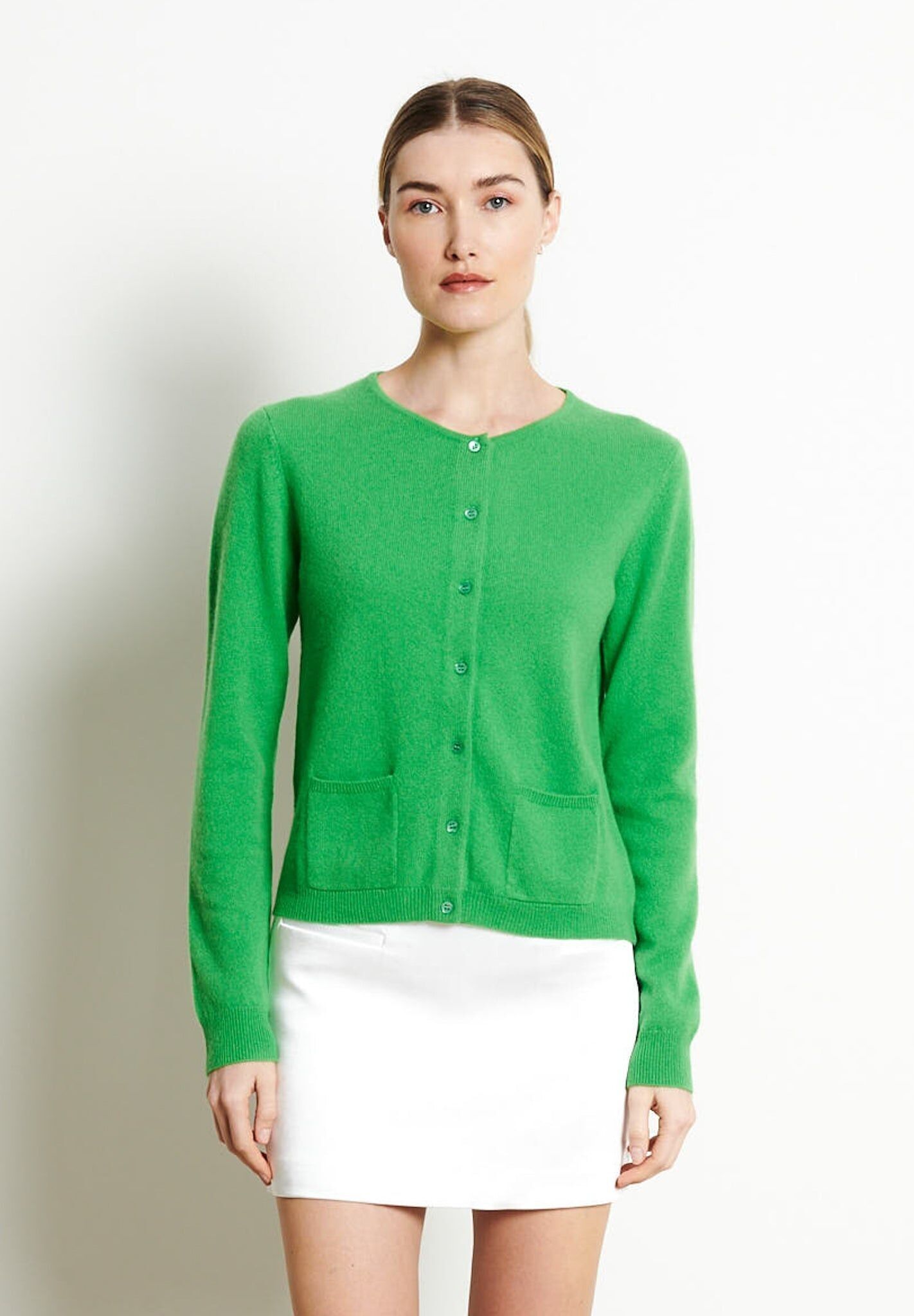 LILLY 4 Cardigan sciancrato girocollo in cashmere di colore verde mela