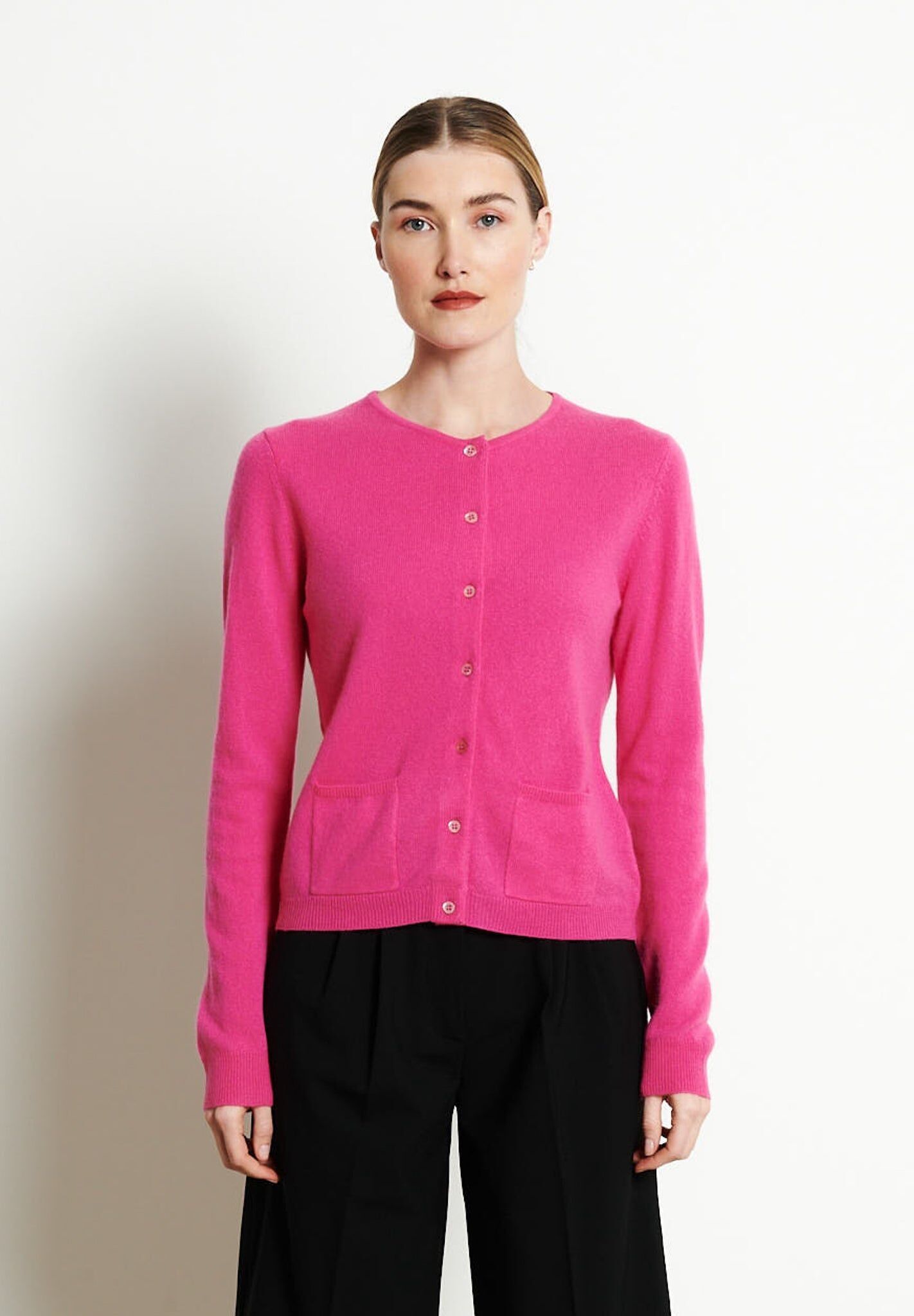LILLY 4 Cardigan aderente girocollo in cashmere di colore rosa indiano
