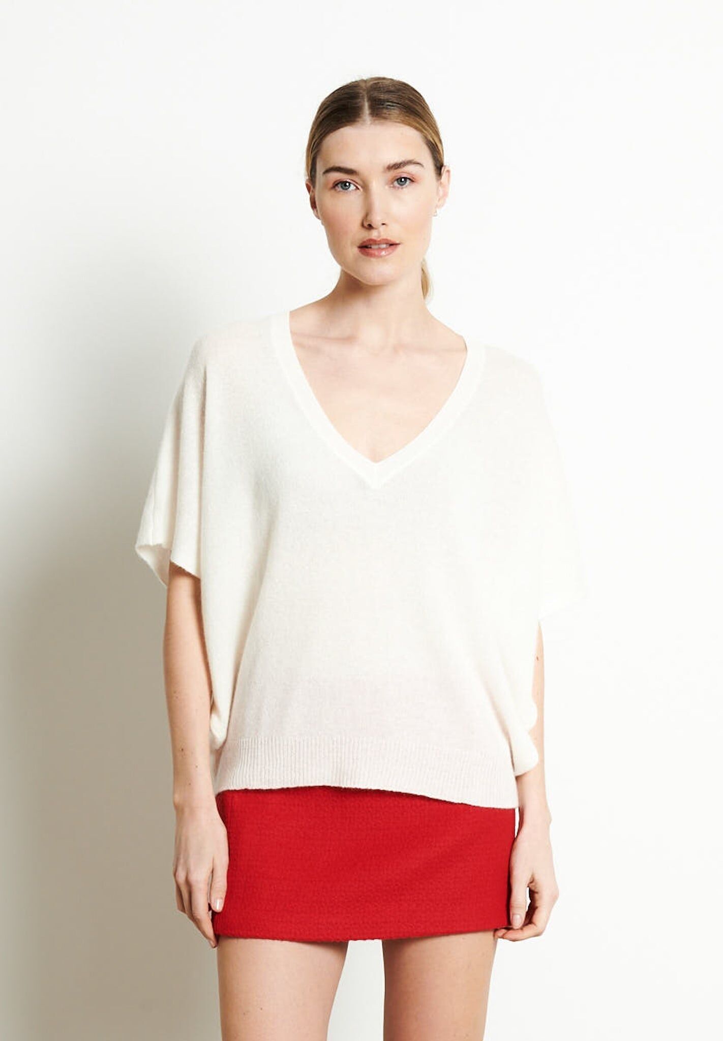 RIA 25 Maglia scollo a V in cashmere bianco ecru con maniche a pipistrello