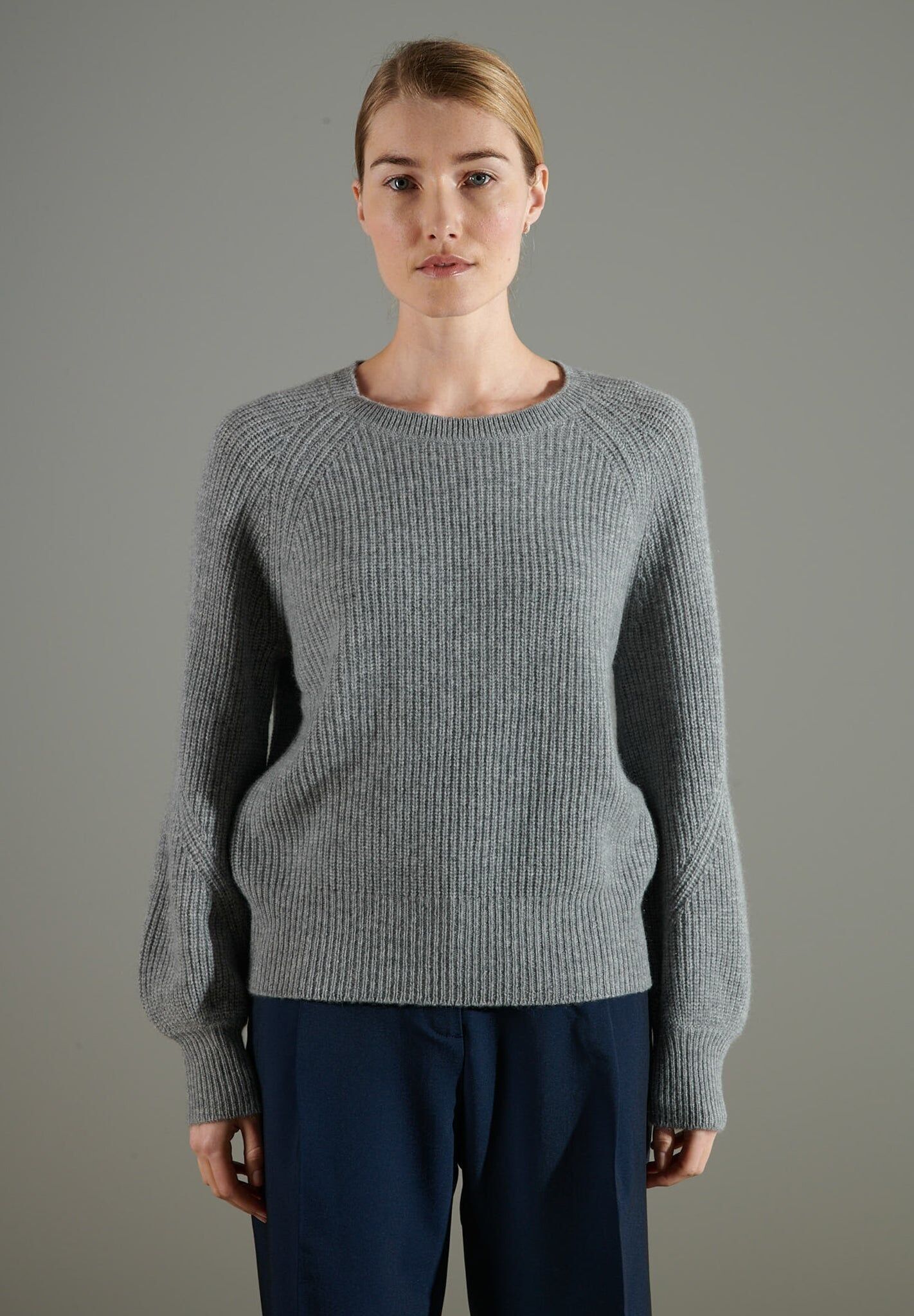 NAMI 6 Maglia girocollo con maniche raglan, 4 fili in cashmere grigio chiaro
