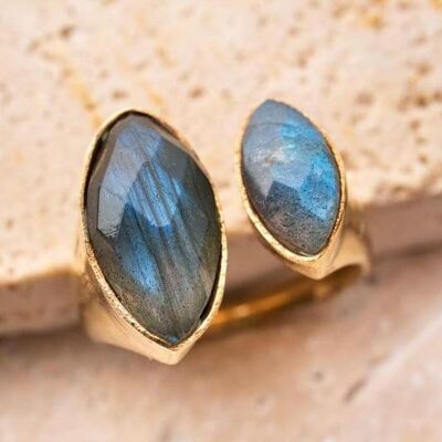 Grande anello in labradorite a forma di occhio aperto con pietra tagliata in oro realizzata a mano