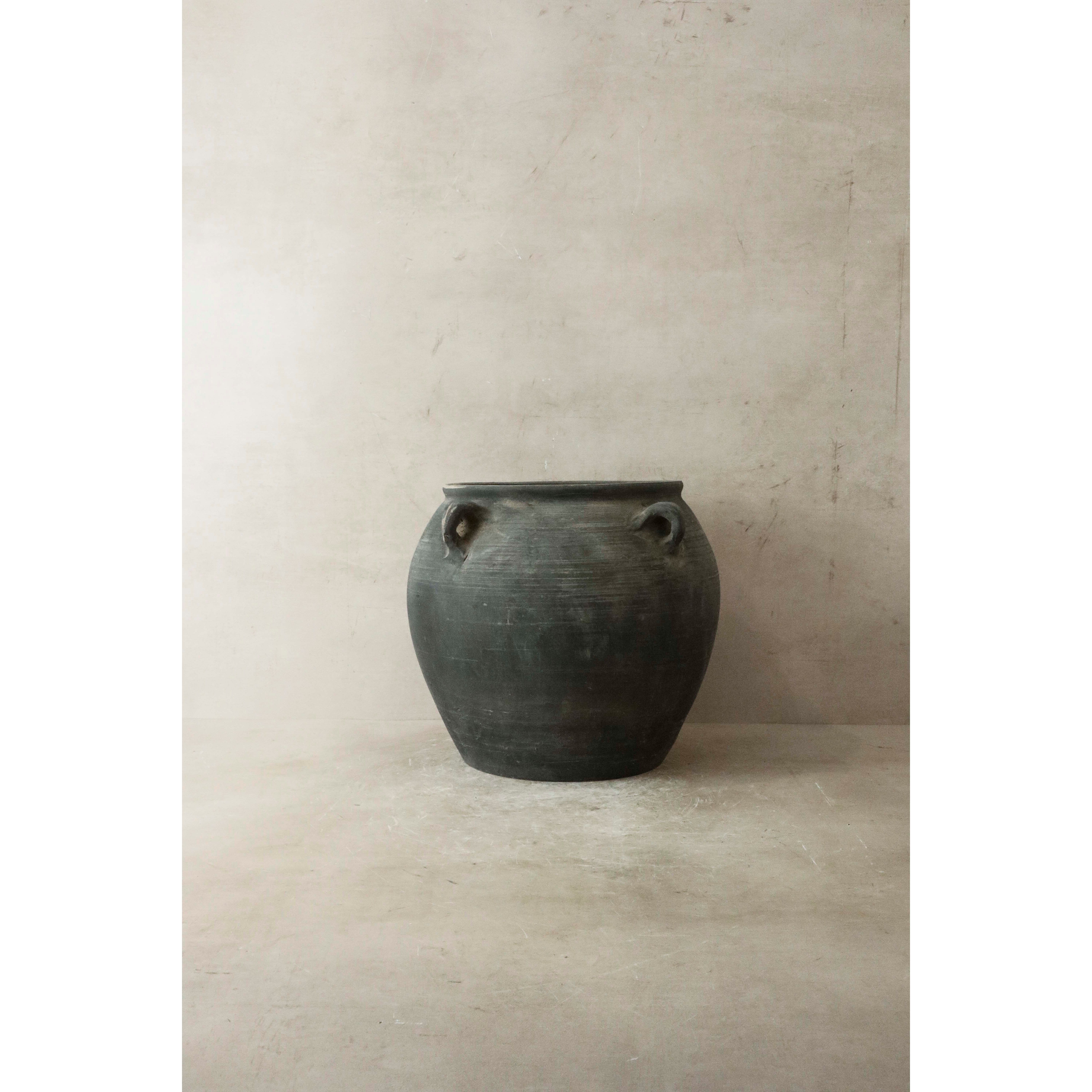 Dunkler Vintage-Topf mit Ohren - E4.16