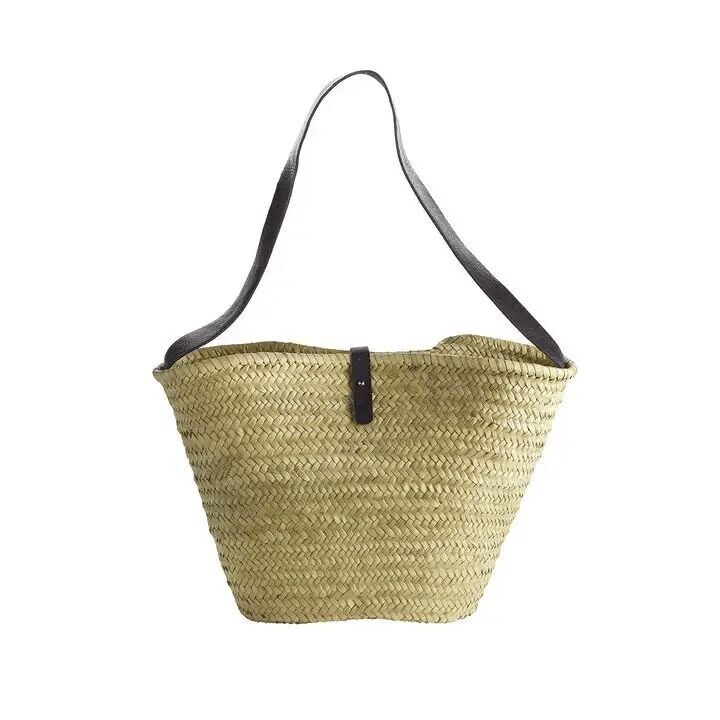 Grand panier tressé avec bandoulière en cuir noir