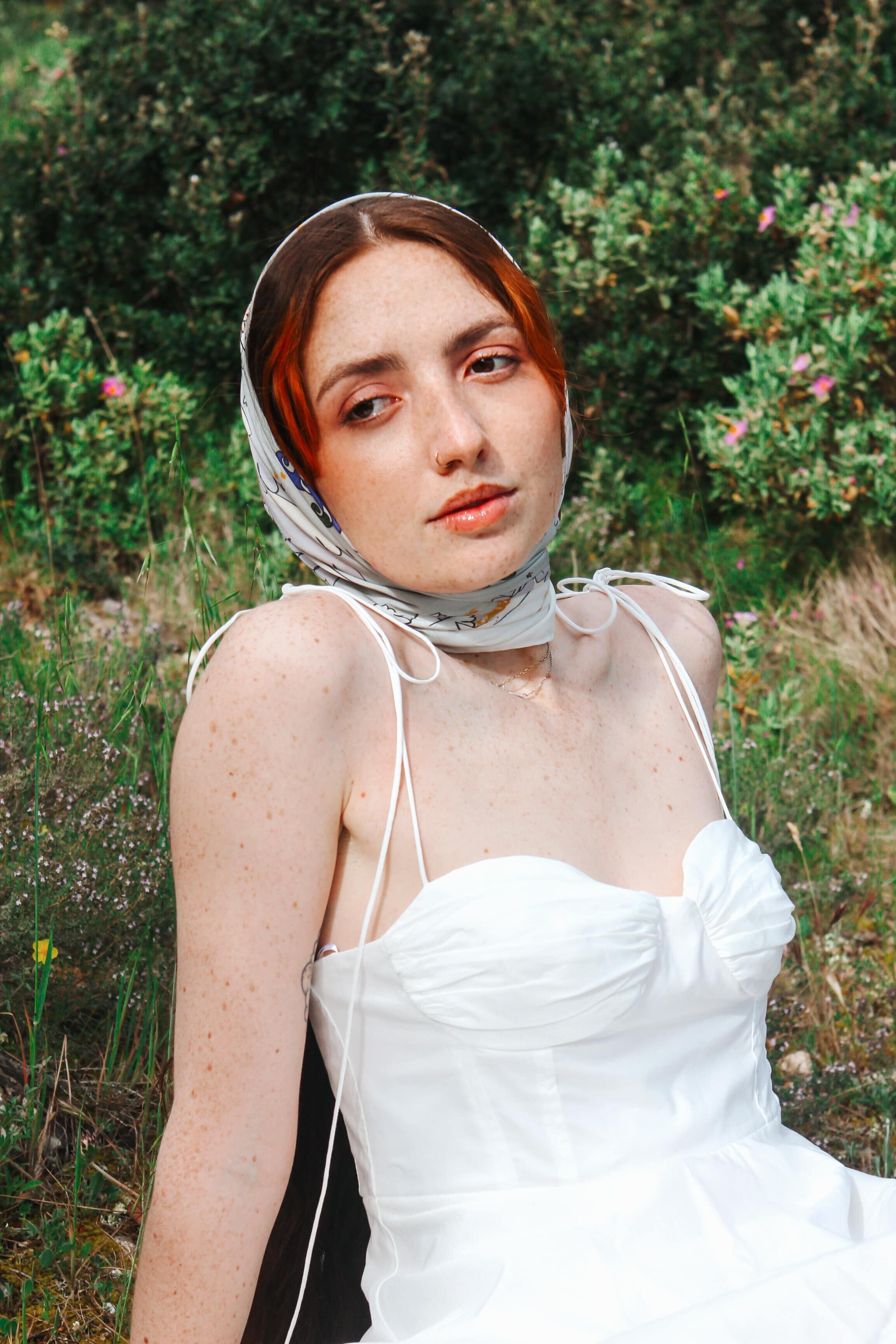 90 silk square “Love Bird” white