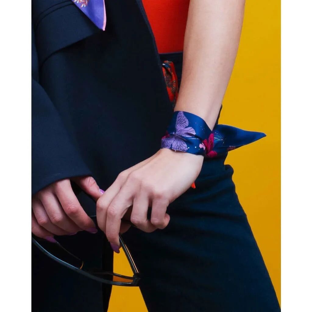 VirginieRiou – Sciarpa a nastro "La Libellula" – Poliestere riciclato – blu navy, libellula – nastro 42 cm x 6 cm