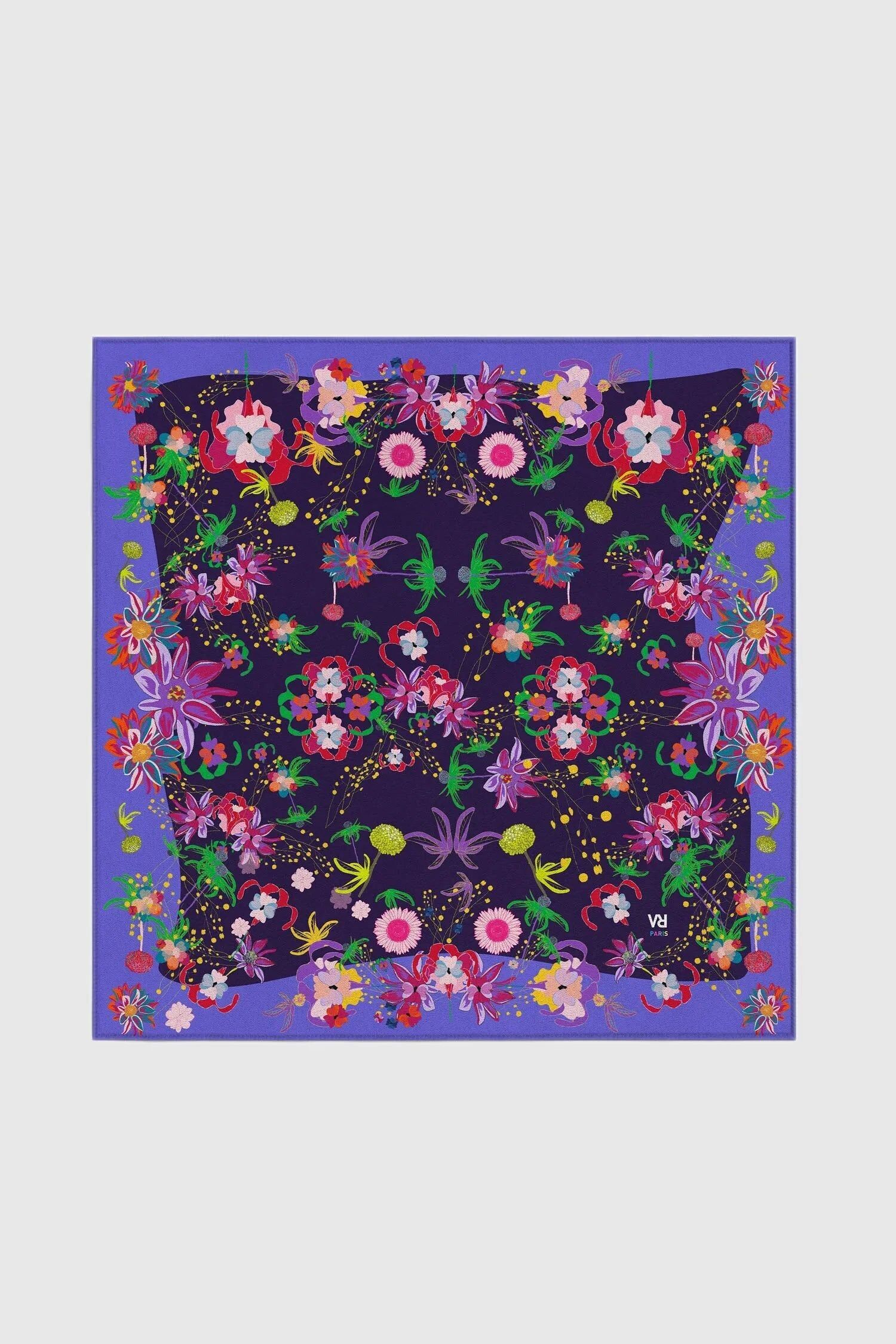 Square 65 in silk "Scents"